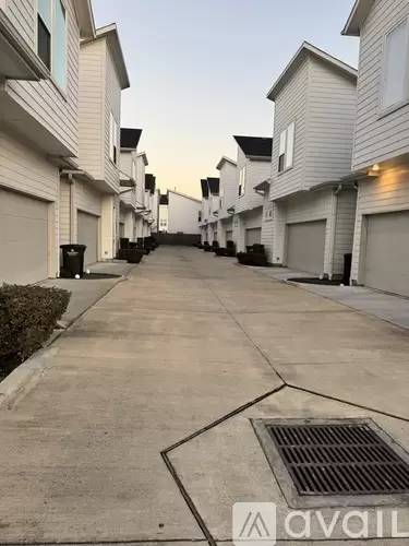 Main picture of 2010 Live Oak St