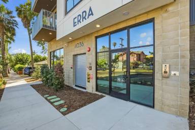 Main picture of 4036 Centre St