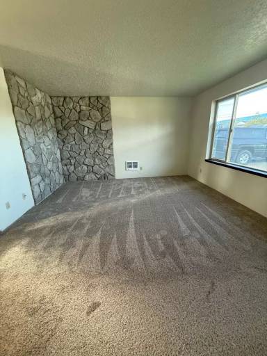 Main picture of 407 SE Hankel St