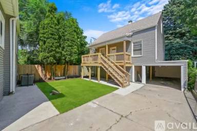 Main picture of 8321 S Saginaw Ave