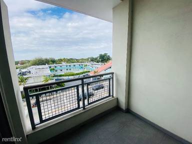 Main picture of 6789 Biscayne Blvd