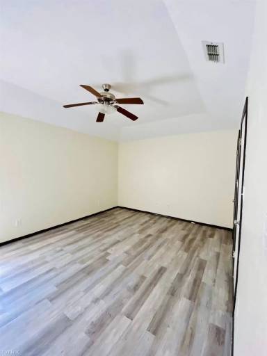 Main picture of 701 Mynah Ave