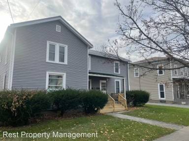 Main picture of 137 E Main St