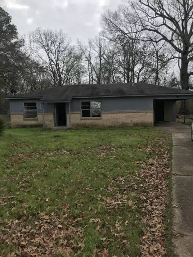 Main picture of 19 Savella Dr