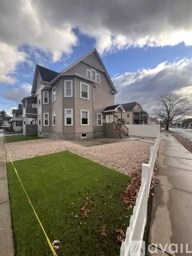 Main picture of 877 Belmont Ave