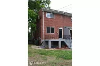 Main picture of 576 49th Pl NE