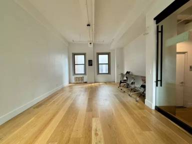 Main picture of 5 W 37th St