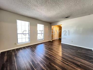Main picture of 2019 Longmeadow Ct