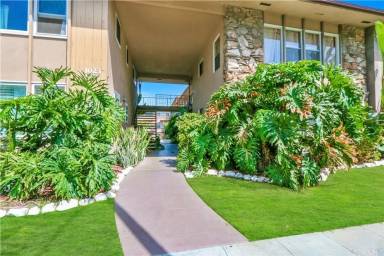 Main picture of 1023 E 1st St