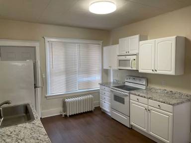 Main picture of 335 S Park St