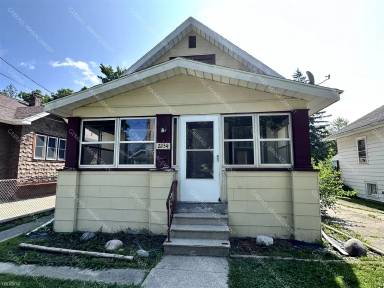 Main picture of 2234 N Clinton St