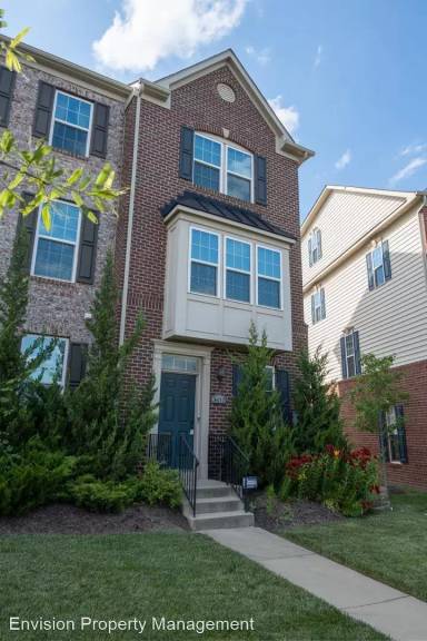 Main picture of 3600 Fort Lincoln Dr NE