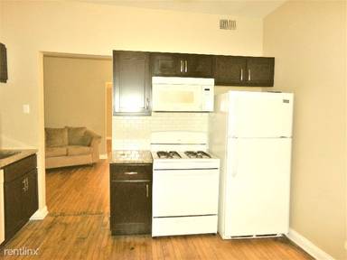 Main picture of 4433 W Fullerton Ave