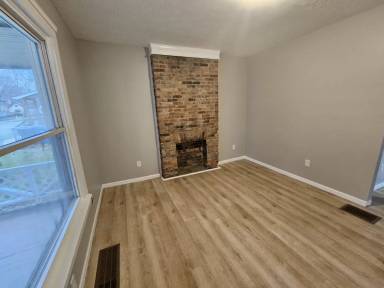 Main picture of 1908 W 58th St