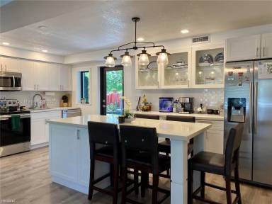 Main picture of 220 SW 52nd Ave