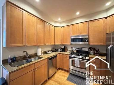 Main picture of 423 W Armitage Ave