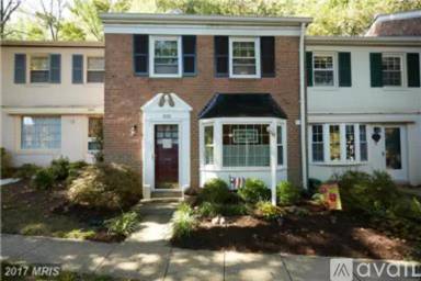 Main picture of 834 Azalea Dr