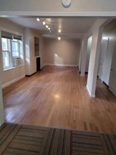 Main picture of 7533 Forsyth Blvd