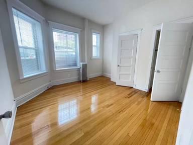Main picture of 3919-35 N Pine Grove Ave