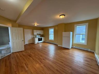 Main picture of 691 S Main St