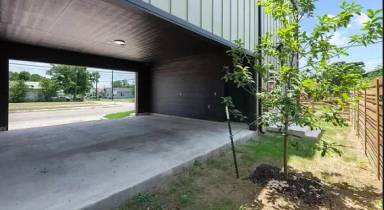 Main picture of 721 Iowa St