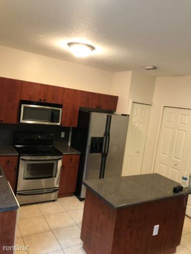 Main picture of 3054 SE 15th Ave