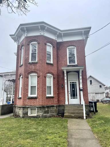 Main picture of 34 Hubbard St