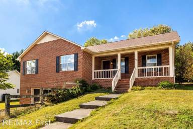 Main picture of 1118 Willow Creek Cir