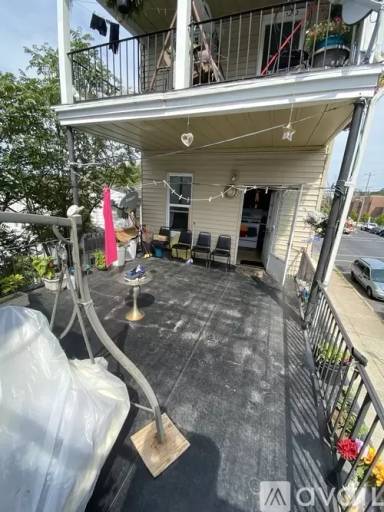 Main picture of 1254 Green St