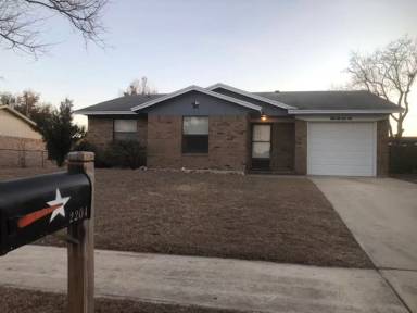 Main picture of 2206 Lamplight Dr