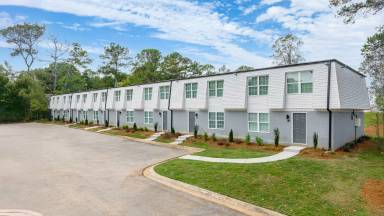 Main picture of Crystal At Riverdale