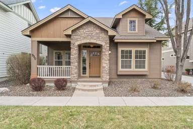 Main picture of 980 E Shadow Creek Ln