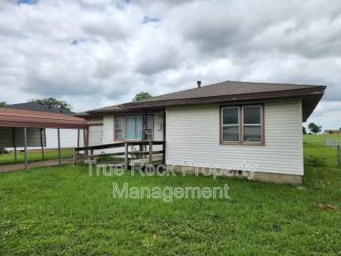 Main picture of 424 W 1st St