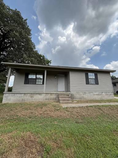 Main picture of 227 College St Ripley - 1