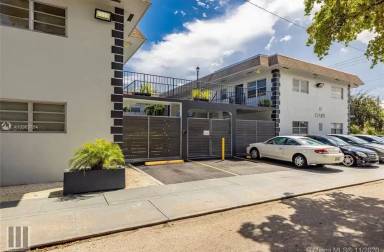 Main picture of 1825 Johnson St