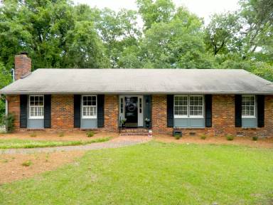 Main picture of 744 McClure Dr