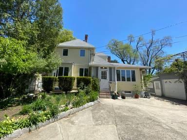 Main picture of 213 Holland St