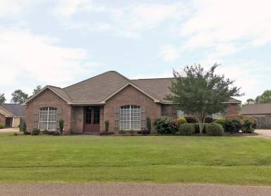 Main picture of 80 Lakeland Cir