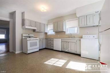 Main picture of 5-65 Mapleton St