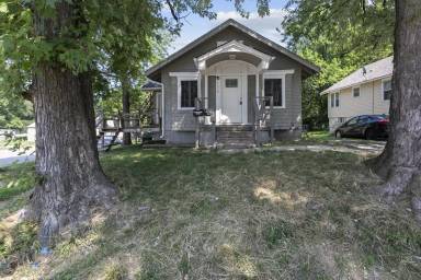 Main picture of 1223 Appleton Ave