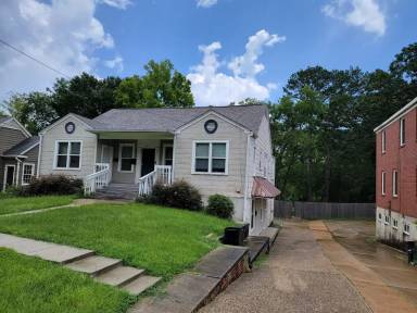 Main picture of 3814 N State St