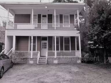 Main picture of 512 E Waldburg Ln