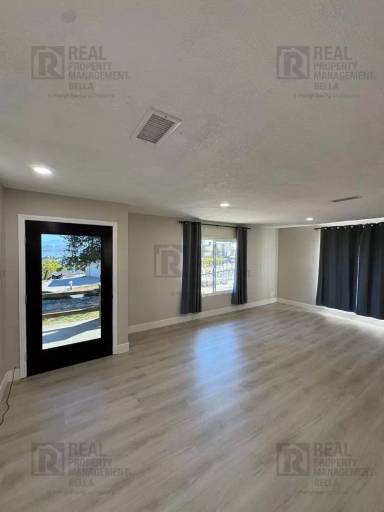 Main picture of 15159 Darnell Dr