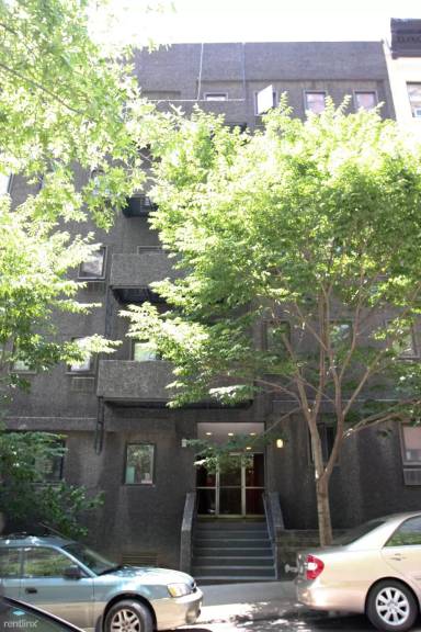 Main picture of 220 E 95th St