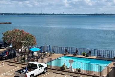 Main picture of 1933 Island Cir
