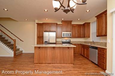 Main picture of 132 NE 43rd Ave