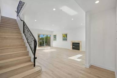 Main picture of 11474 Moorpark St