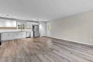 Main picture of 105 Deepwood Cir