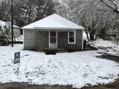 Main picture of 207 N Walnut Ave