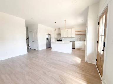 Main picture of 1335 Meridian St